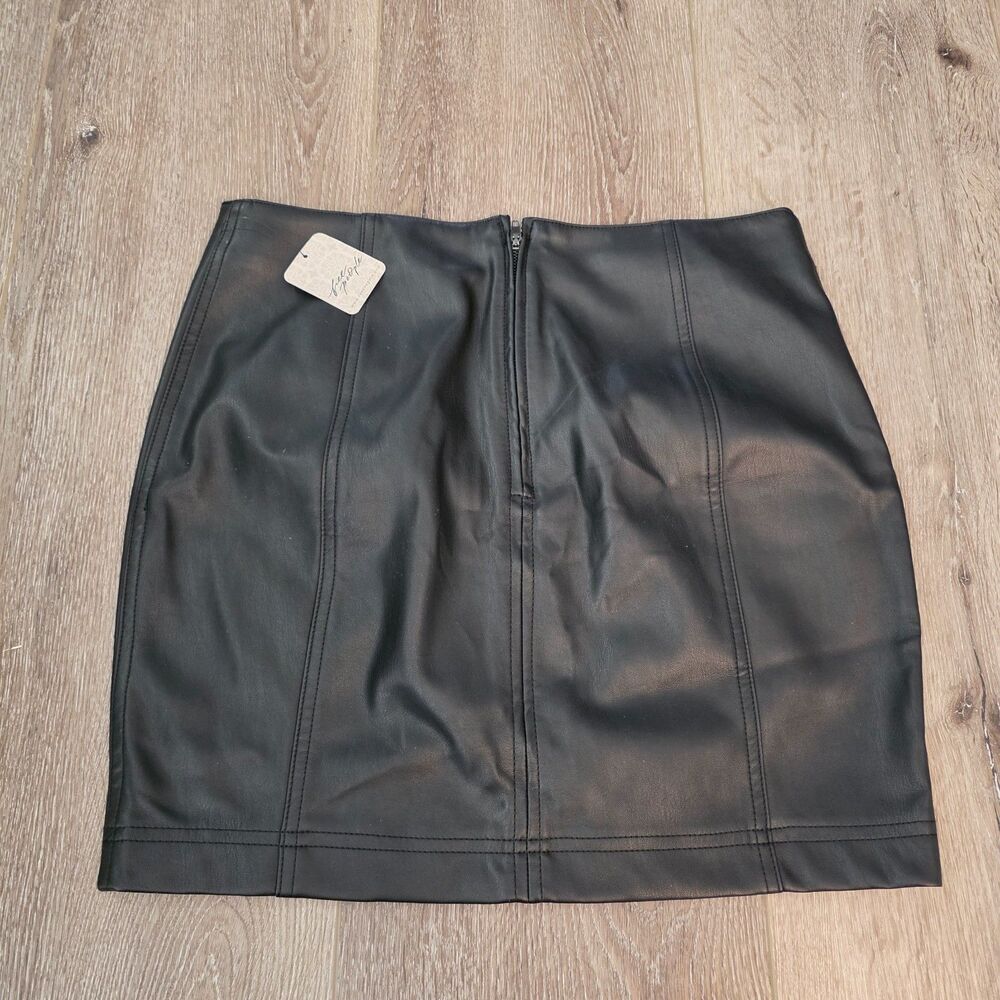 NWT Free People Black Faux Leather Zip Up Short Mini Skirt Size 10 - Picture 2 of 3
